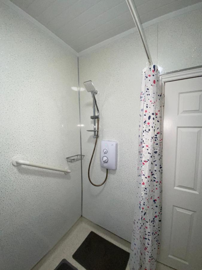 Private Lounge And Double Room 킬위닝 외부 사진